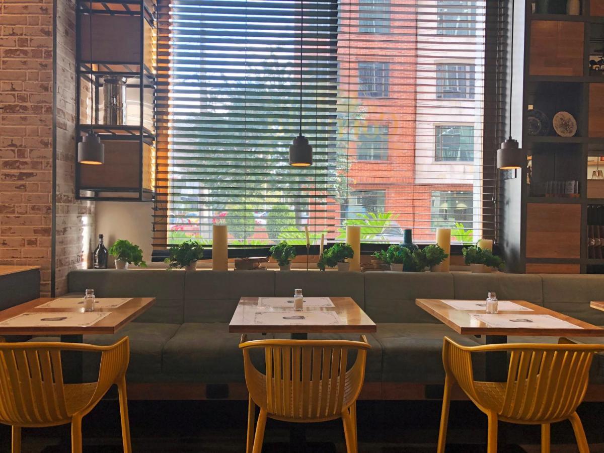 Hotel 100 Luxury Suites By Preferred Bogotá Exterior foto Interior of a restaurant in New York City