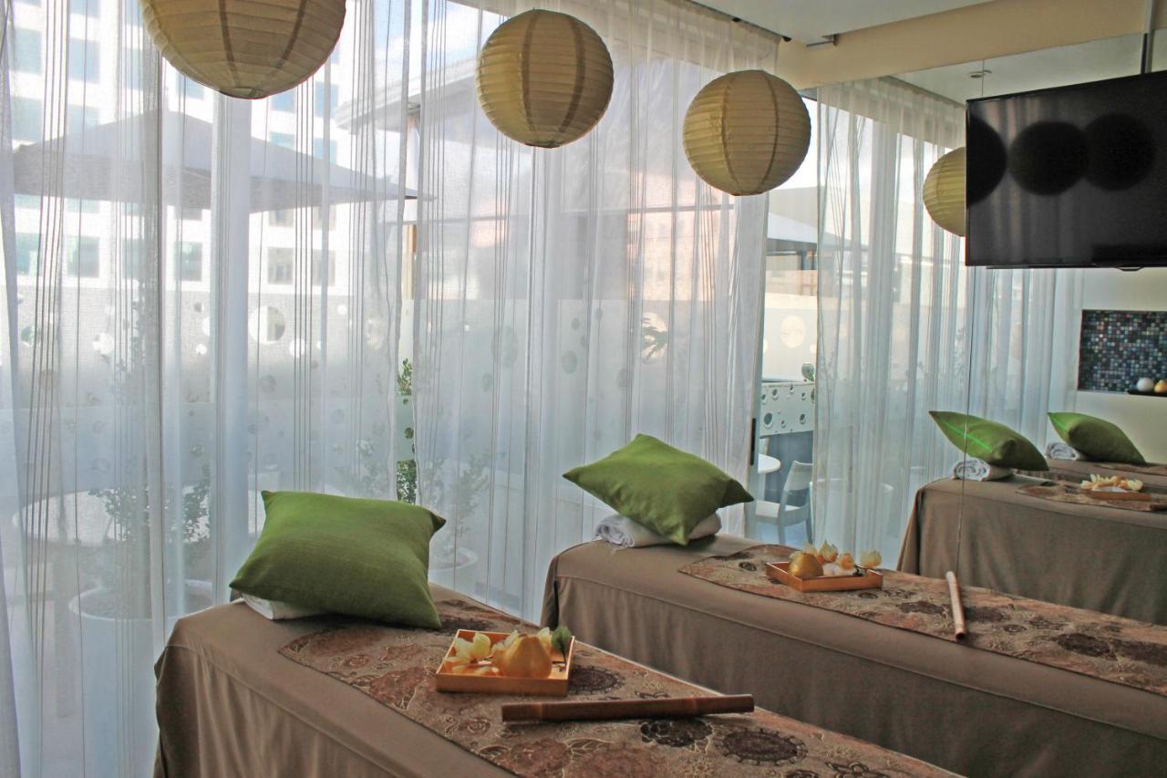 Hotel 100 Luxury Suites By Preferred Bogotá Exterior foto The interior of the restaurant