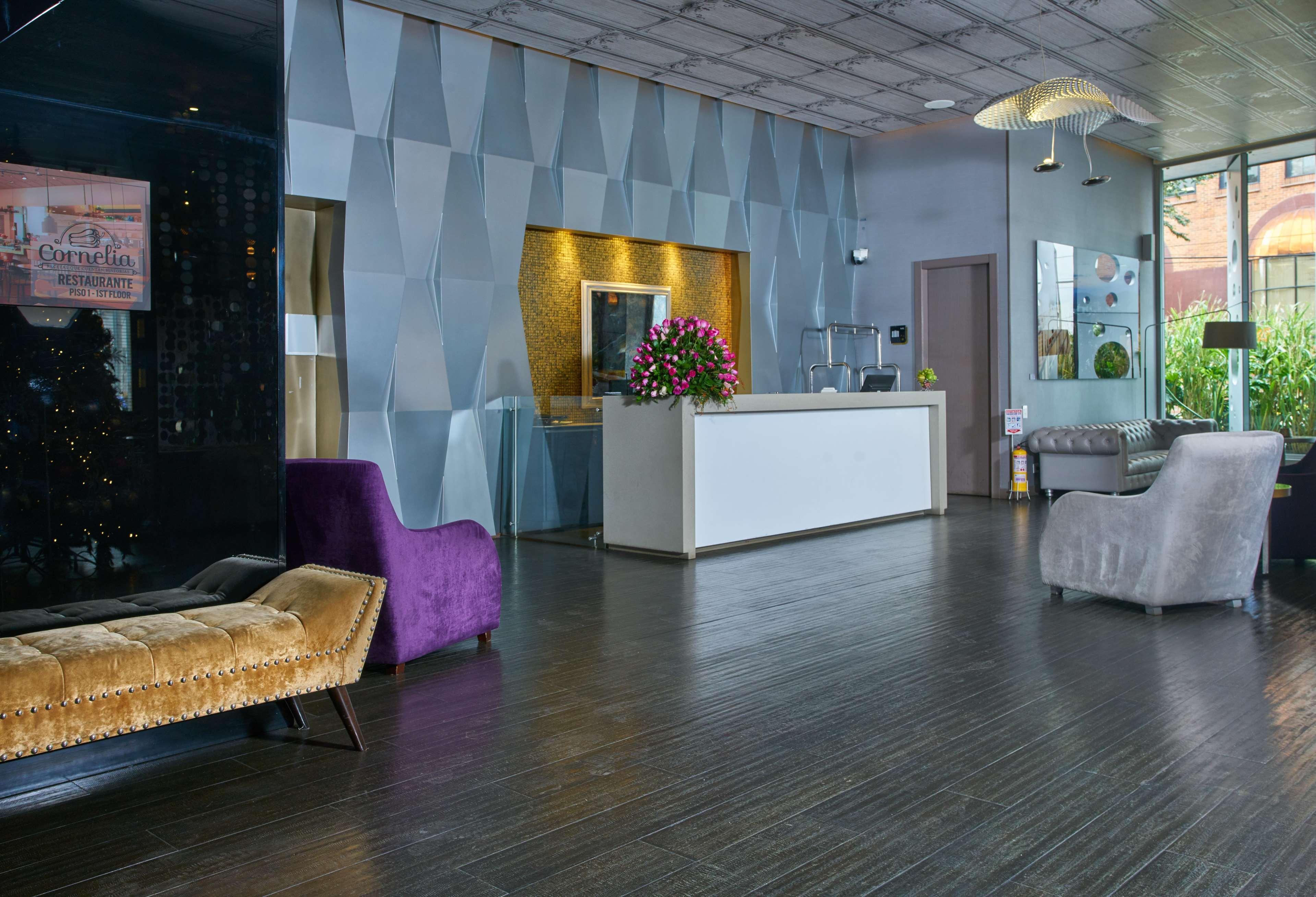 Hotel 100 Luxury Suites By Preferred Bogotá Exterior foto Lobby