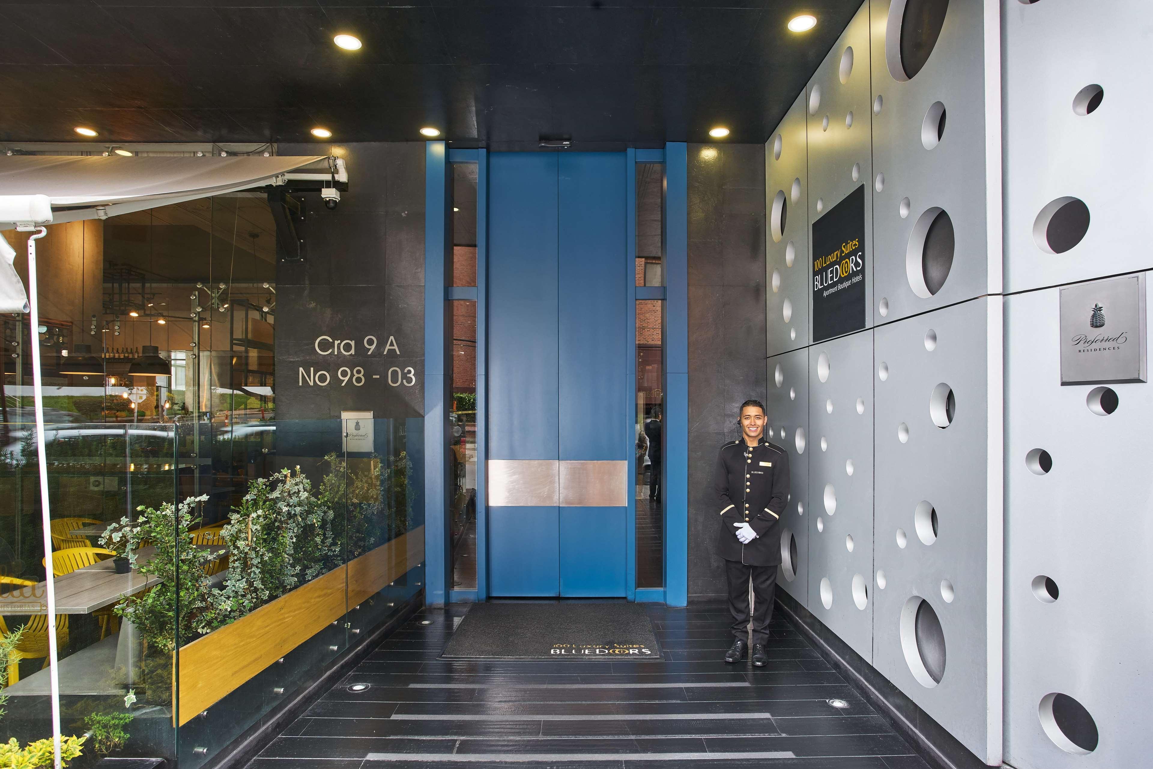Hotel 100 Luxury Suites By Preferred Bogotá Exterior foto Entrance to the hotel